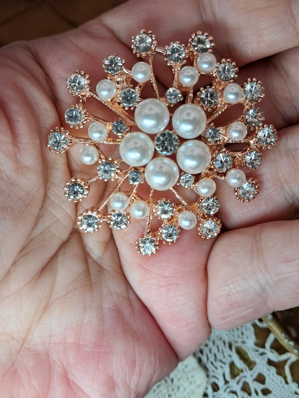 Faux Pearl & Rhinestone Starburst Brooch Pin (Goldtone) - Picture 3 of 8